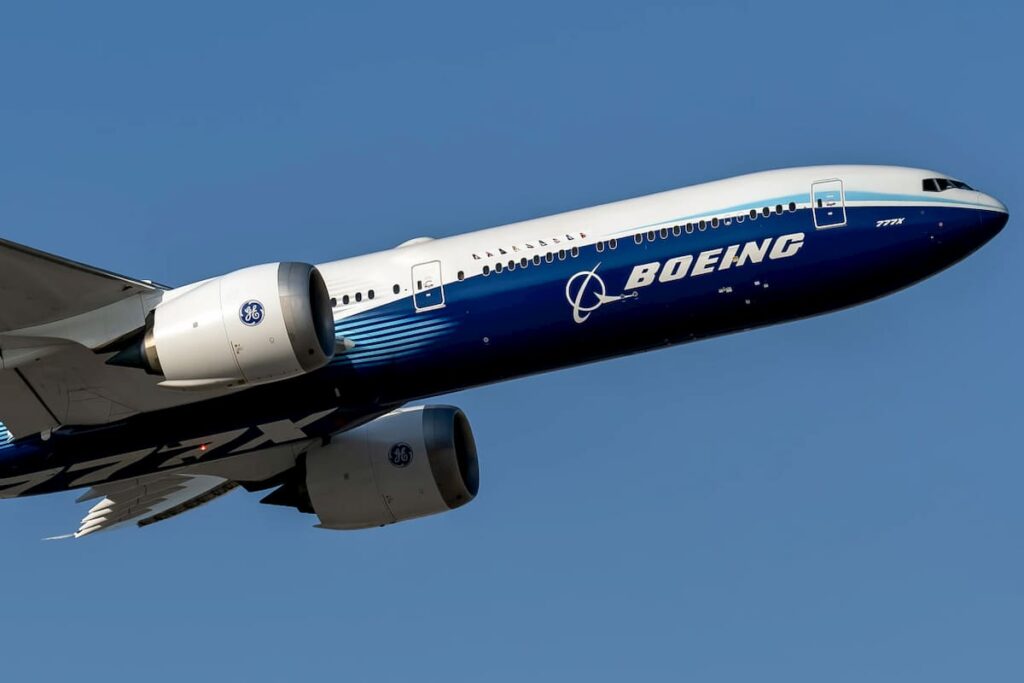 Why Boeing stock is crashing today thumbnail