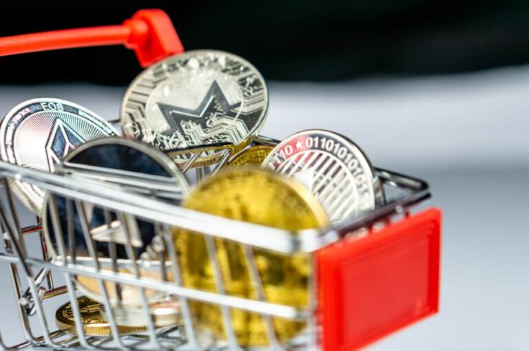 ‘We’ll see a monster move’ in altcoins next week, says expert thumbnail