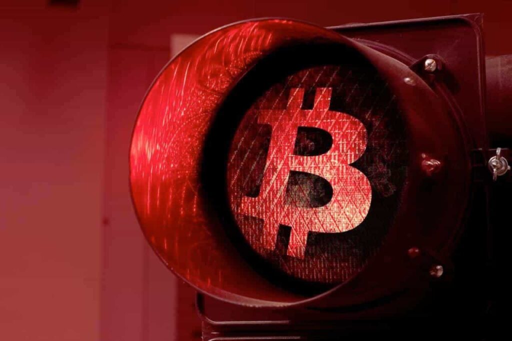 U.S. economist warns a Bitcoin crash to $75k ‘is in play’ thumbnail