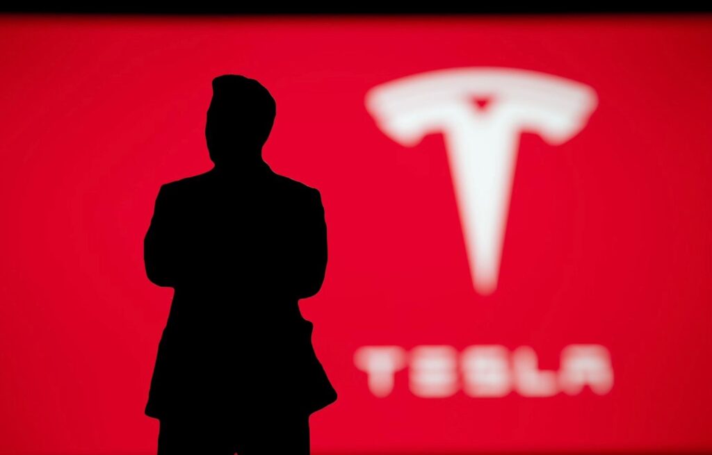 Monster $1 billion insider trade alert for Tesla stock thumbnail