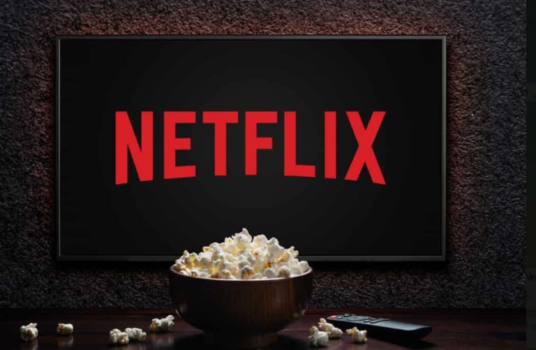 Netflix stock just flashed multiple crash signals