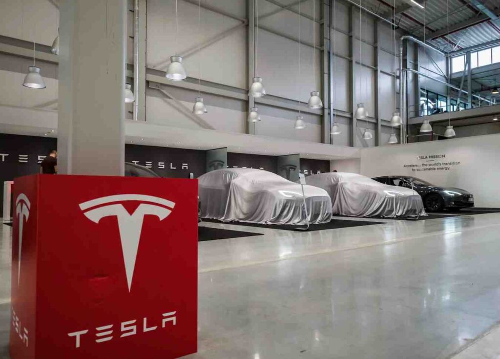 Analysts set Tesla stock price target thumbnail