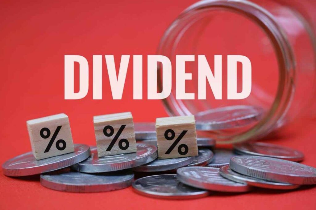 Two dividend stocks investors are buying in February thumbnail
