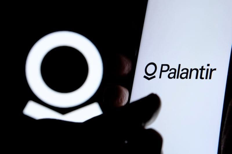 Palantir stock hit with death cross; $70 crash next? thumbnail
