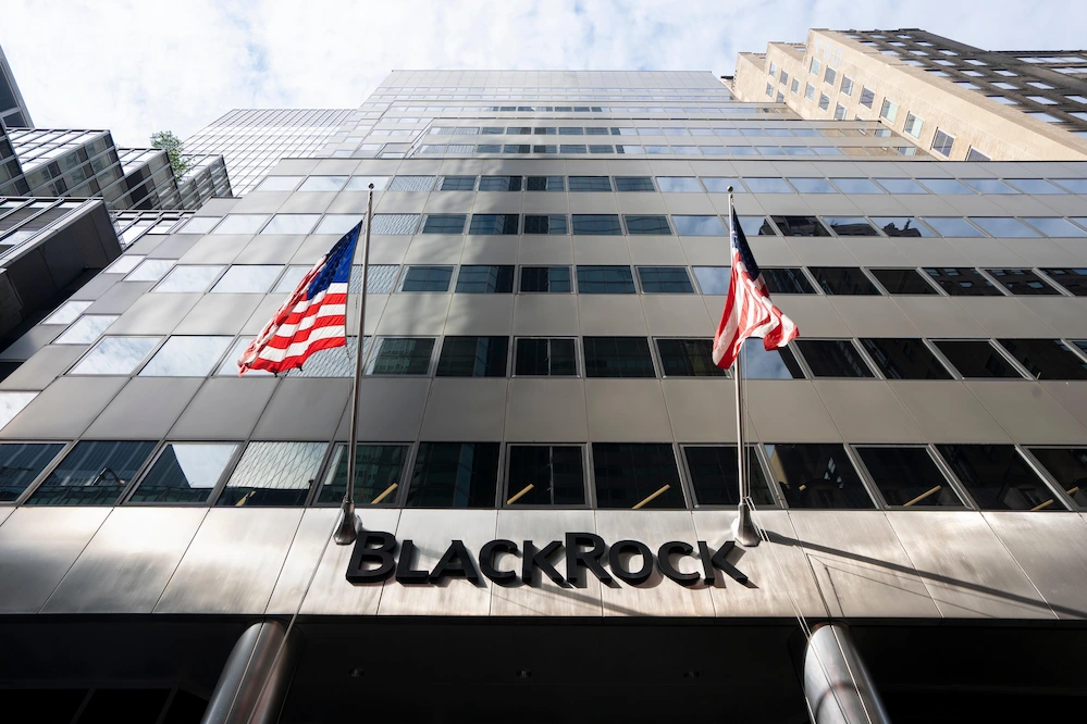 BlackRock buys over $300 million in these cryptocurrencies