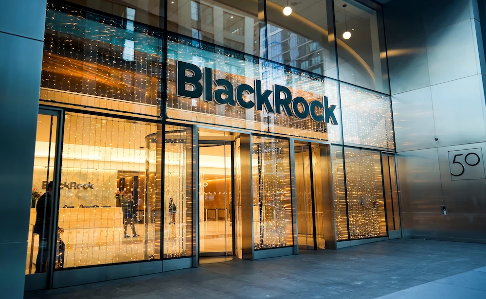 BlackRock accelerates Bitcoin selloff amid bearish sentiment