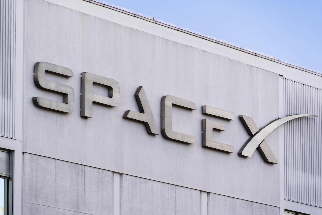 Analyst initiates 12-month coverage of SpaceX stock
